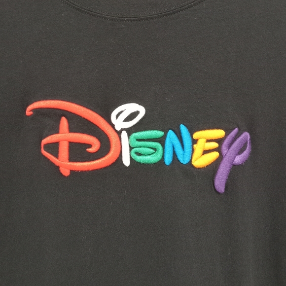 Vintage Rare DISNEY T-Shirt Black Rainbow Embroidered Spell Out - Picture 2 of 4